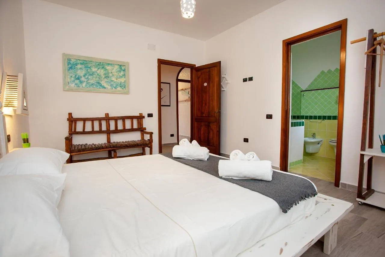 Guest house Camere Tirreno 1 San Teodoro  Italy